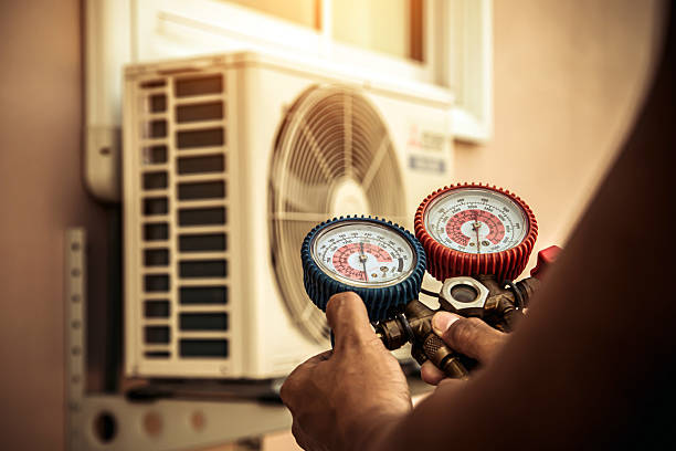 Professional Hvac technician working in Collierville, CA